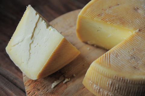 Cheese. The Ukrainian for "cheese" is "сир".