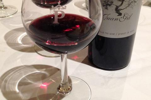 Red wine. The Ukrainian for "red wine" is "червоне вино".